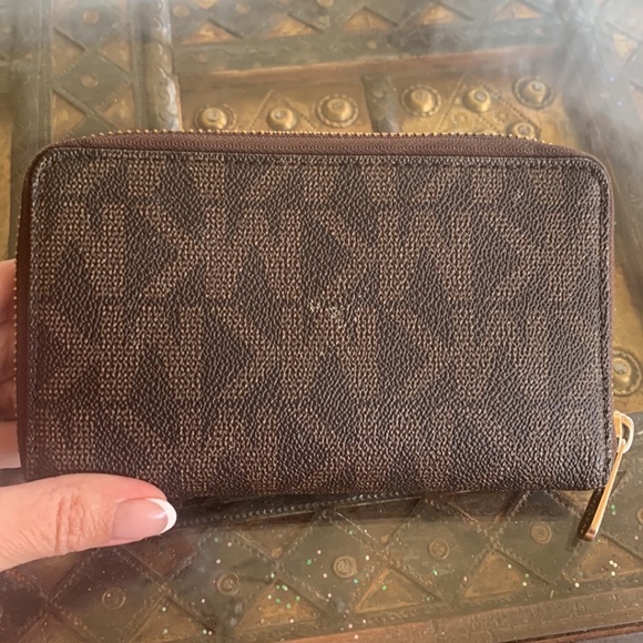 Michael Kors logo wallet - Picture 3 of 3